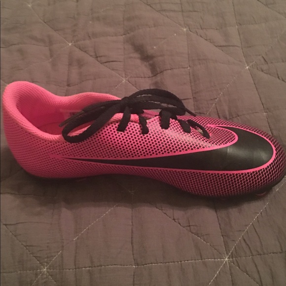 Nike soccer cleats - size 4Y - Picture 2 of 2